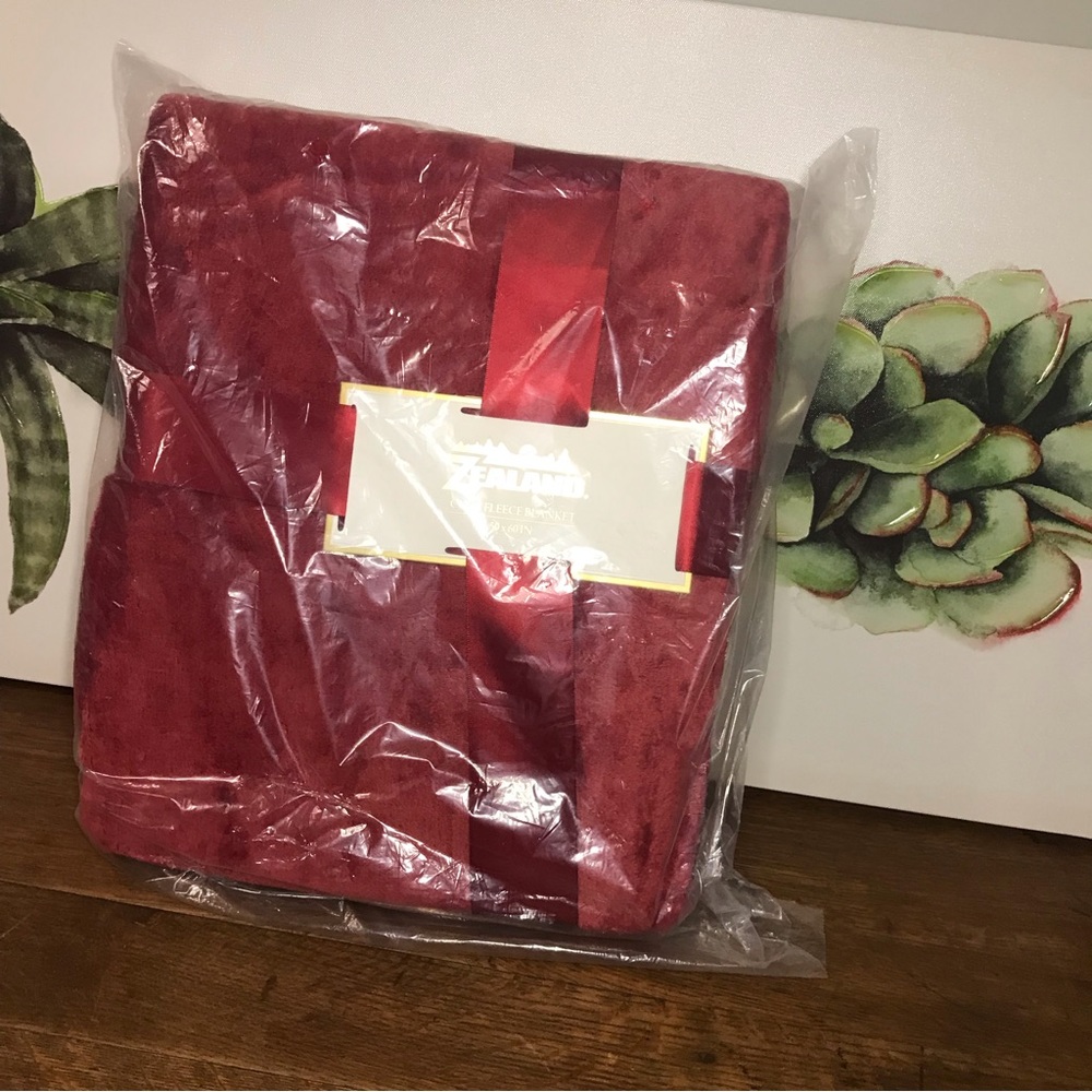 New Zealand Cozy Fleece red blanket
